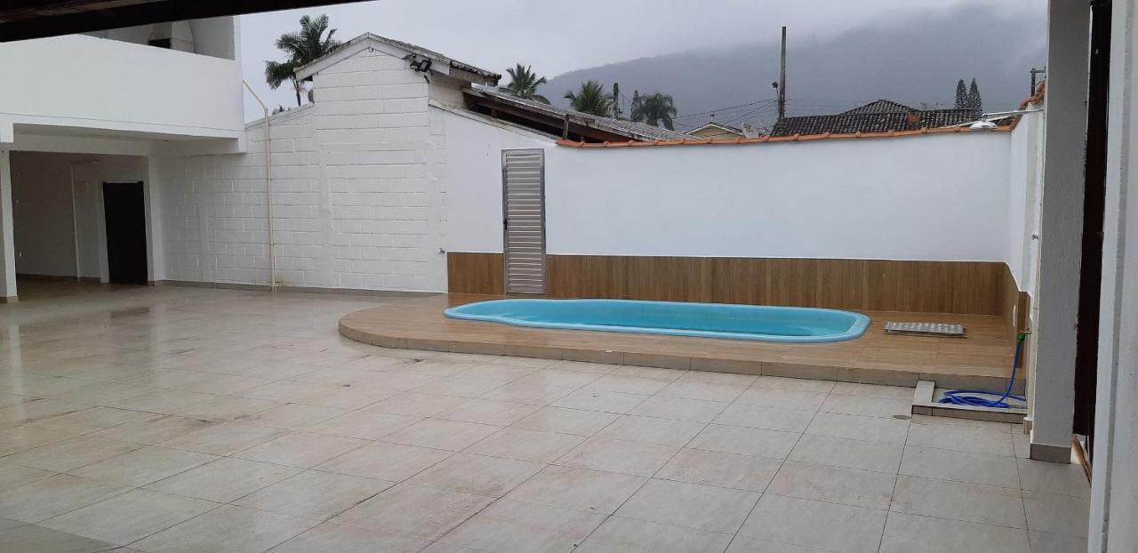 0006.06 -Maranduba - Chale -2 Dorm - 8 Pess - 3 Quadras Do Mar - Piscina Coletiva - Wifi Churrasqueira,Ar Condicionado أوباتوبا المظهر الخارجي الصورة